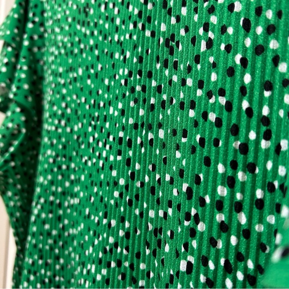 Adrianna Papell women’s size L, Emerald green Ruffle Sleeve Blouse like new - Picture 5 of 7